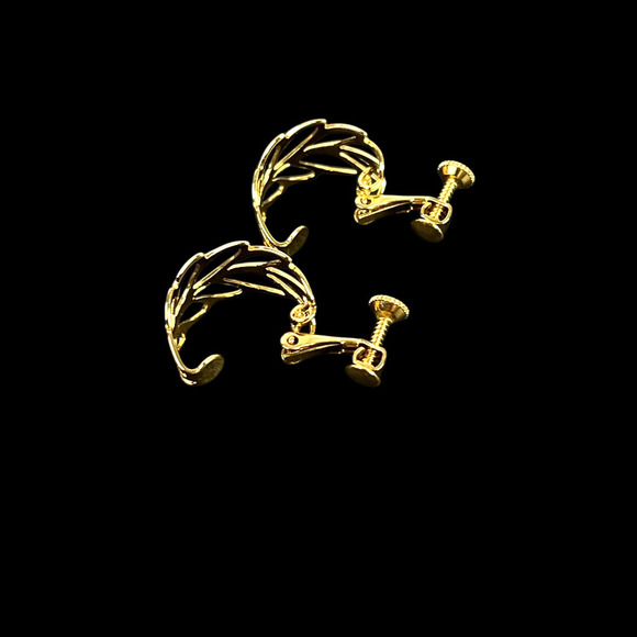 Vintage Napier Hoop Earrings Polished Gold Tone Cut Out Leaf Screw On Lever Clip - Picture 5 of 8